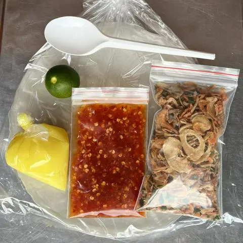 Hình ảnh Bánh tráng phơi sương ớt rim mini