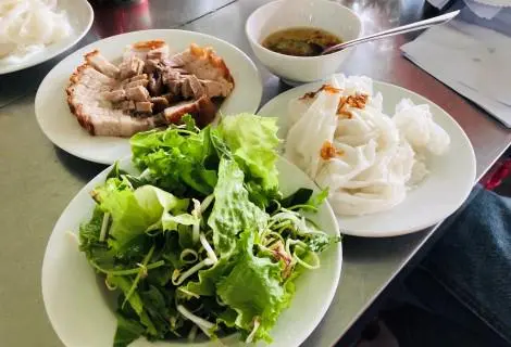 Hình ảnh Bánh ướt heo quay