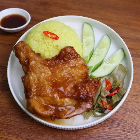 Hình ảnh Cơm Gà Xốt Me (Đùi Cánh Quạt)