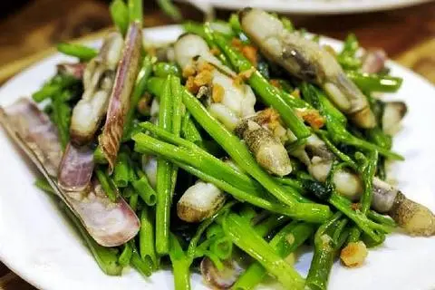 Hình ảnh Ốc móng tay xào rau muống