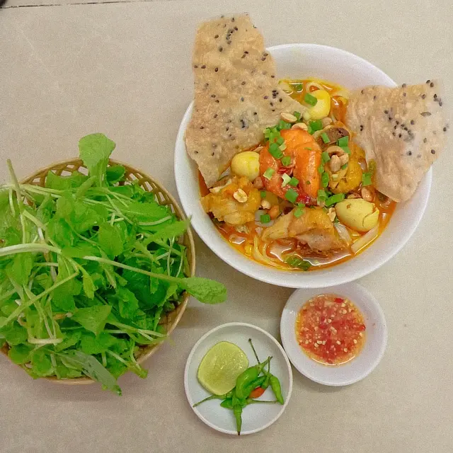 Hình ảnh Mì Quảng Gà Trứng Tôm 
