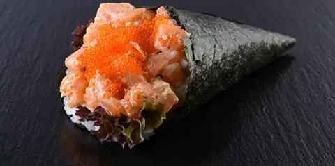 Hình ảnh Spicy tuna temaki