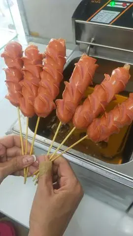 Hình ảnh xúc xích Đức 2 cây
