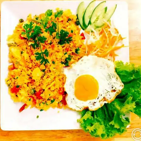 Hình ảnh Cơm Chiên Trứng Ốp La+ Xúc Xích CP