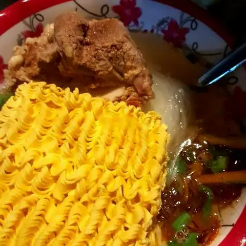 Hình ảnh Hủ tiếu mì gói xương