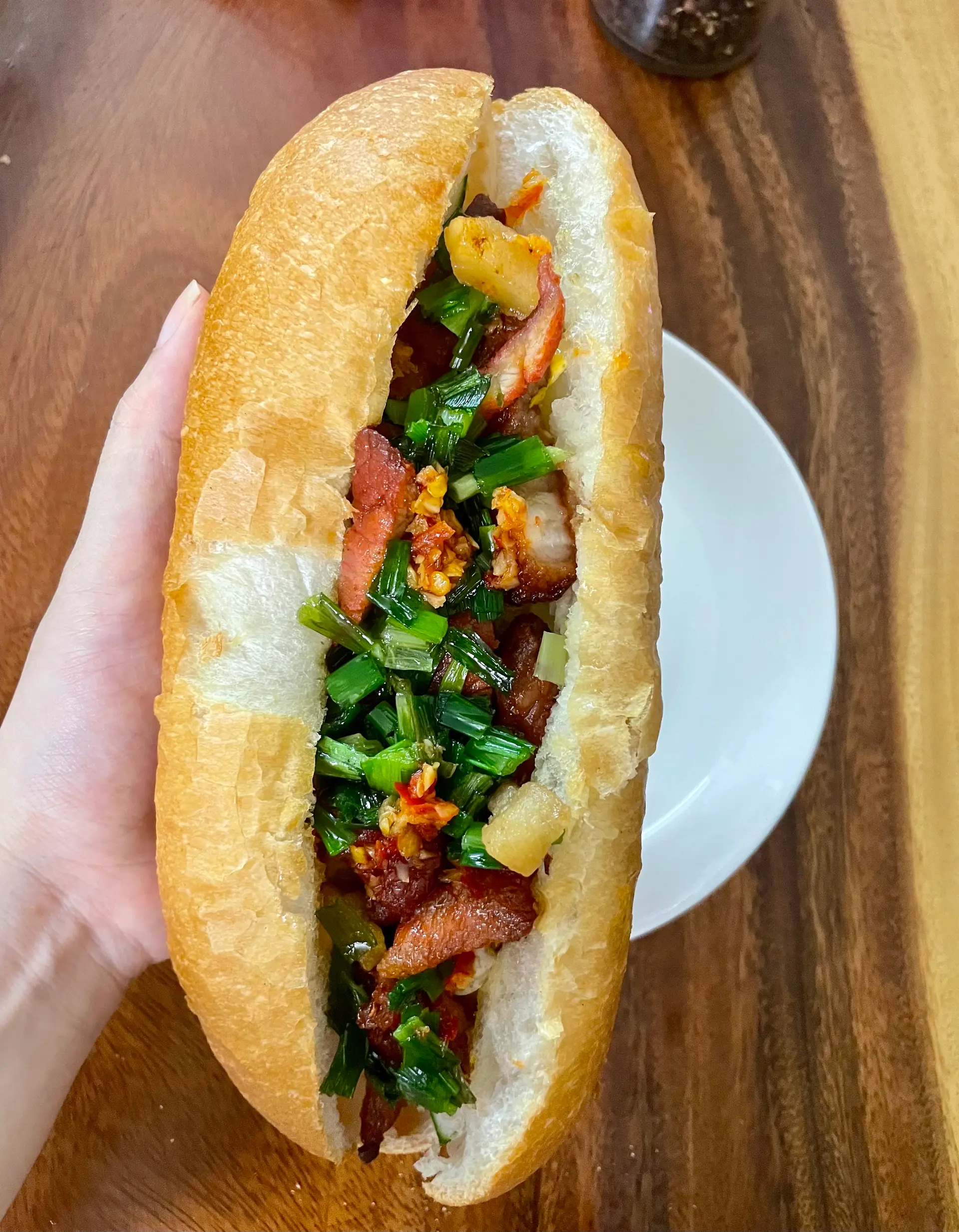 Hình ảnh Bánh Mì Thịt Nướng Giòn