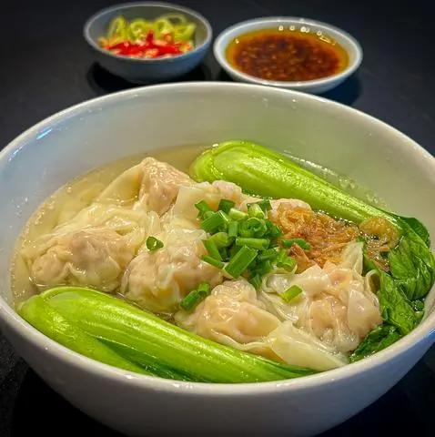 Hình ảnh Mì hoành thánh - wonton with egg noodle soup