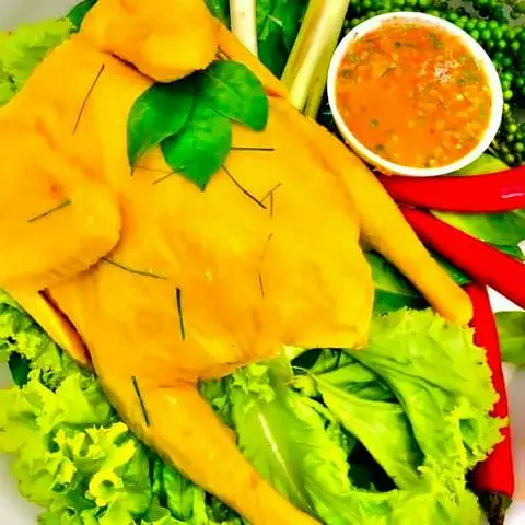 Hình ảnh Combo 2 con gà ủ muối hoa tiêu nguyên con chặt sẵn - kèm 1 chai nước tự chọn - kèm 6 hũ sốt chấm muối hoa tiêu