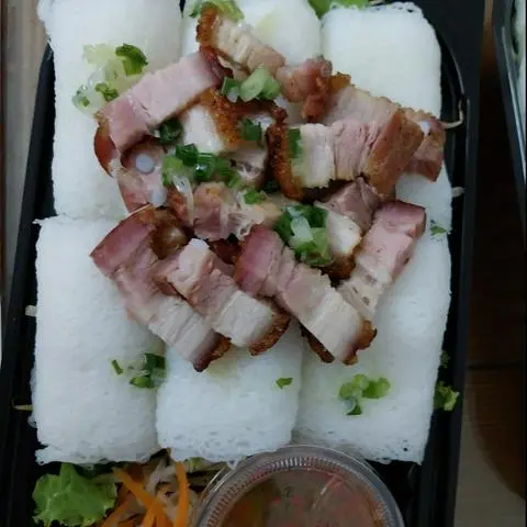 Hình ảnh Bánh hỏi heo quay - trà tắc