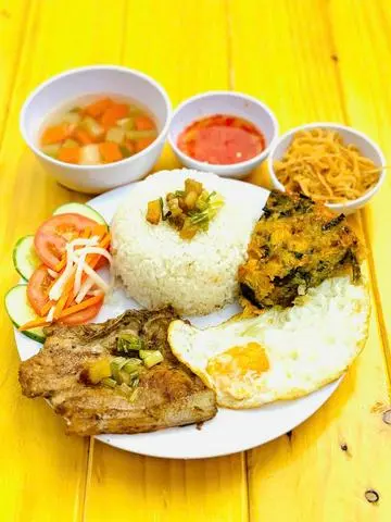 Hình ảnh Cơm Sườn Bì Chả Trứng Ốp La