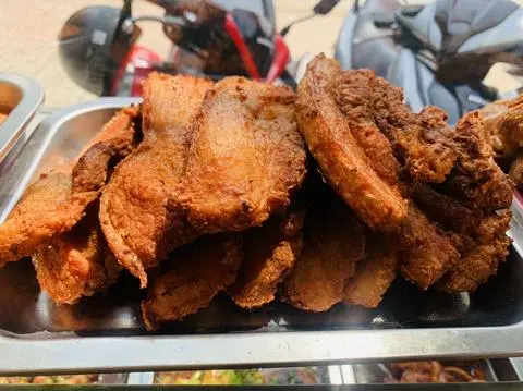 Hình ảnh Ba rọi chiên giòn