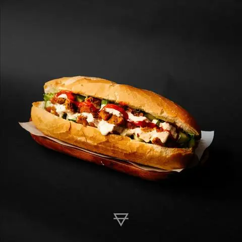 Hình ảnh Bánh Mì Gà Sốt Phomai