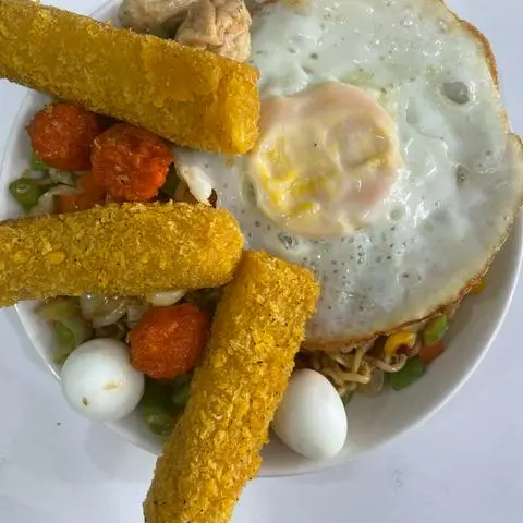 Hình ảnh Mì trộn phô mai que. 