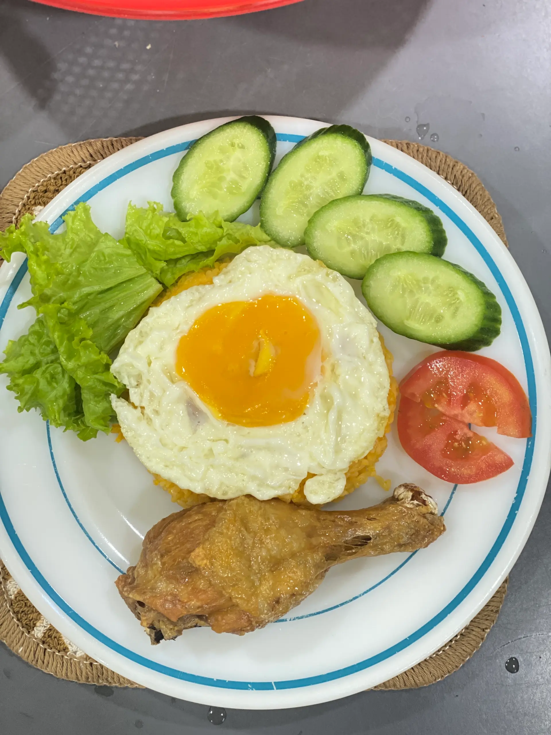 Hình ảnh Cơm chiên đùi tỏi sốt tiêu + ốp la