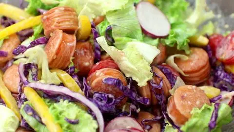 Hình ảnh Salad Xúc xích 