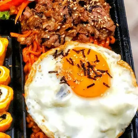 Hình ảnh Mì cay bò trứng