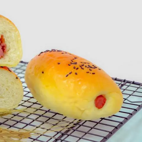 Hình ảnh Bánh mì pate xúc xích