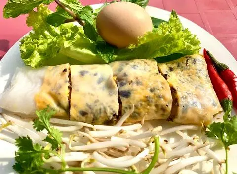 Hình ảnh Bánh Cuốn Trứng Gà Ta