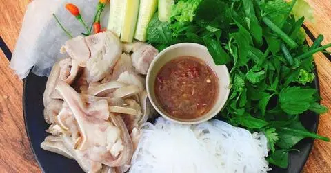 Hình ảnh Lỗ Tai Heo Bún Rau Sống Mắm Nêm
