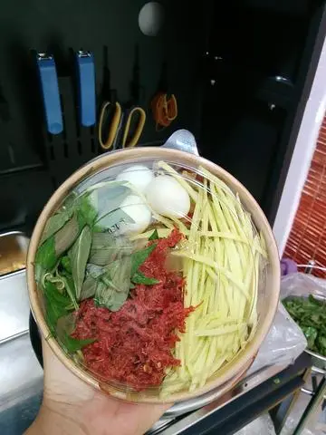 Hình ảnh Bánh tráng phơi sương trộn khô bò