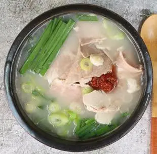 Hình ảnh 84. 돼지국밥 / Súp Thịt Heo