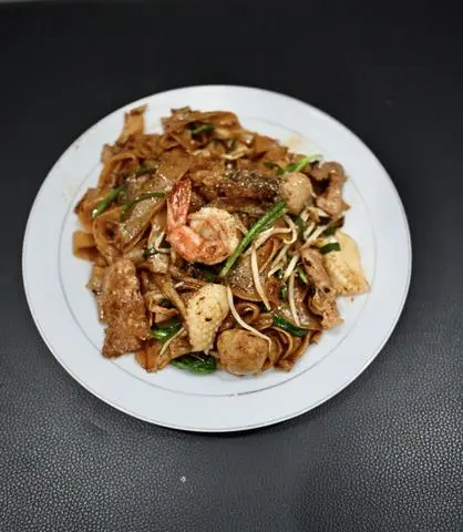 Hình ảnh Hủ tiếu áp chảo thập cẩm