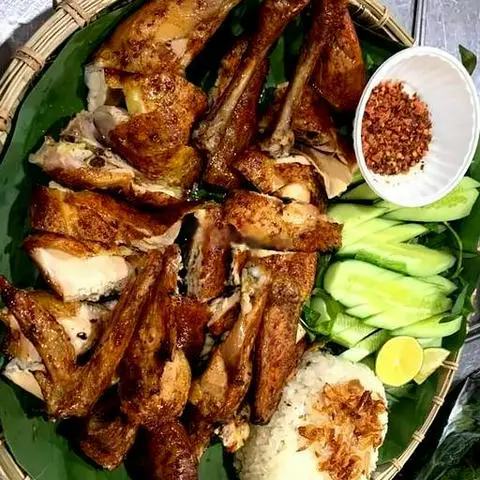 Hình ảnh Gà Ta Nướng Lu