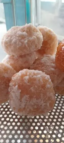 Hình ảnh 2 cái bánh cam đường(xào, chấm, còng)
