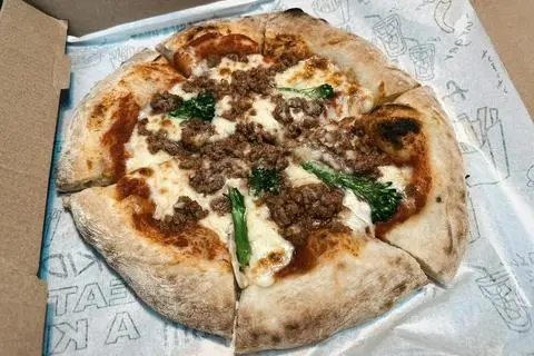 Hình ảnh Pizza thịt bò bằm (S)