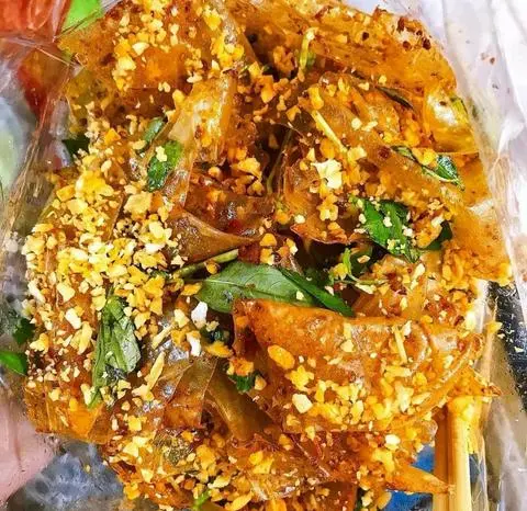 Hình ảnh Bánh tráng trộn sốt bò tỏi phi