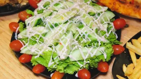 Hình ảnh Salad dầu giấm sốt dâu tằm