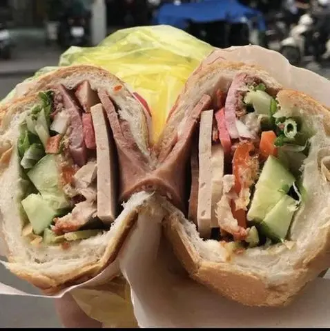 Hình ảnh Bánh Mì Thịt Chả ( Đặc Biệt)