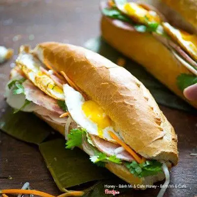 Hình ảnh Bánh Mì Trứng Ốp La Pate (2 trứng)