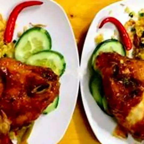 Hình ảnh Cơm chiên gà nước mắm -
