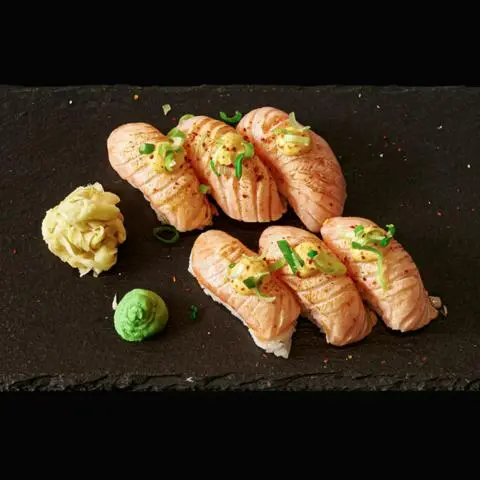 Hình ảnh Nigiri Sake Flambee - Cá hồi khè (6 viên/ 6pcs)