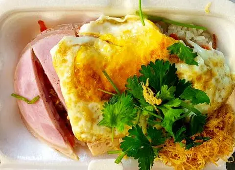 Hình ảnh Xôi Mặn Thịt Chả+Trứng Ốp La