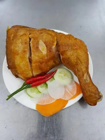 Hình ảnh Đùi góc tư gà ta thêm không cơm