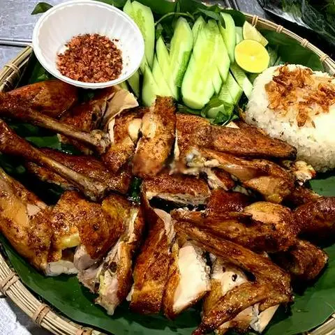Hình ảnh Gà Ta Nướng Lu