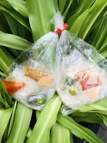 Hình ảnh Bánh Tráng Trộn Dầu Tỏi 