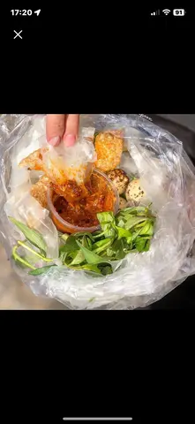 Hình ảnh Bánh Tráng Chấm Sốt Muối Tắc Thần Thánh + 2 Trứng Cút