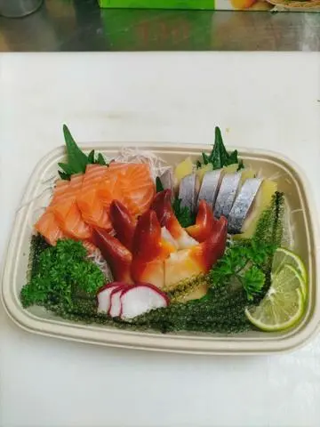 Hình ảnh Combo Sashimi C 13_( 5 Hồi , 5 Trích , 6 Sò Đỏ)