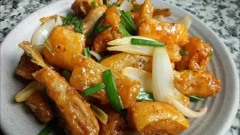 Hình ảnh Cơm vây cá hồi tắm mắm