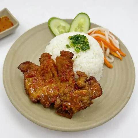 Hình ảnh Cơm Sườn Xốt Truyền Thống