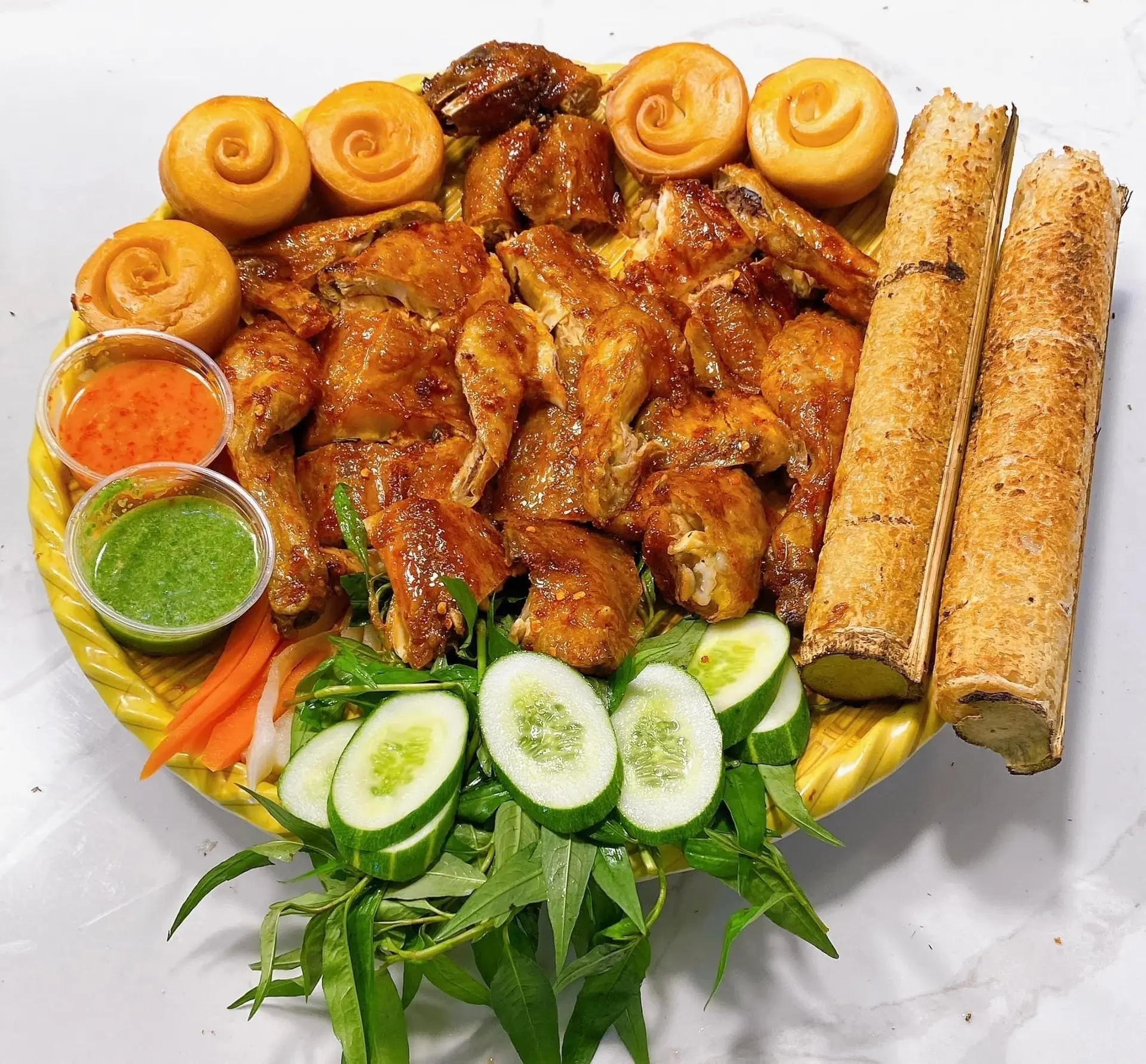 Hình ảnh Combo Gà quay cơm lam bánh bao