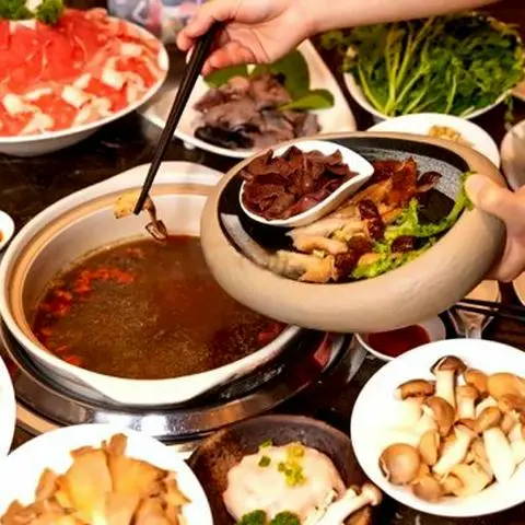 Hình ảnh Lẩu nấm thảo mộc 4 người