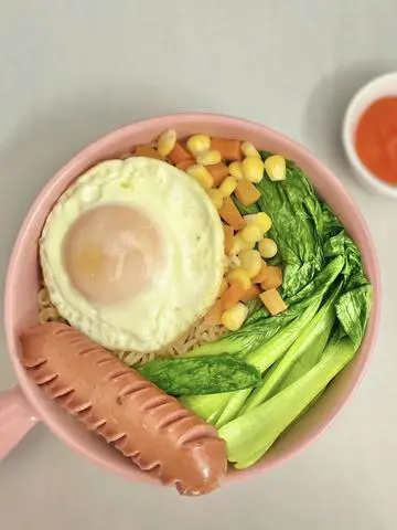 Hình ảnh Mì siukay Xúc xích + trứng