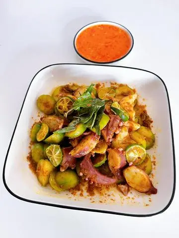 Hình ảnh Bạch tuộc mix trứng non 