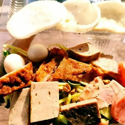 Hình ảnh Tré trộn lớn các loại chả