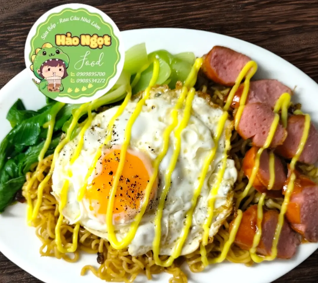 Hình ảnh MÌ TRỘN XÚC XÍCH ĐỨC + TRỨNG ỐP LA 