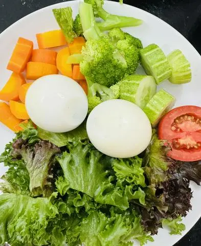 Hình ảnh Trứng - rau củ - salad thập cẩm